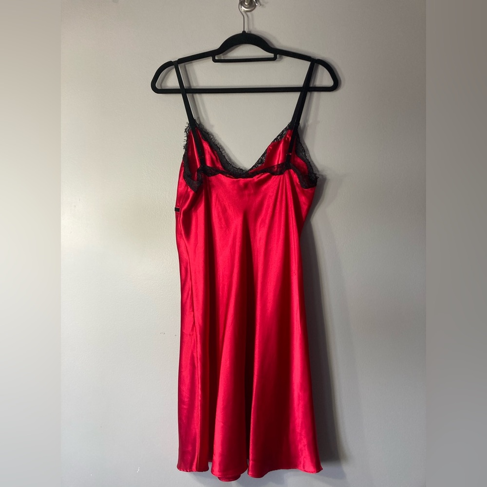 Cabernet Red Satin L Nightgown 
Négligée Slip Dress 
Black Eyelash Lace Trim - Picture 4 of 4